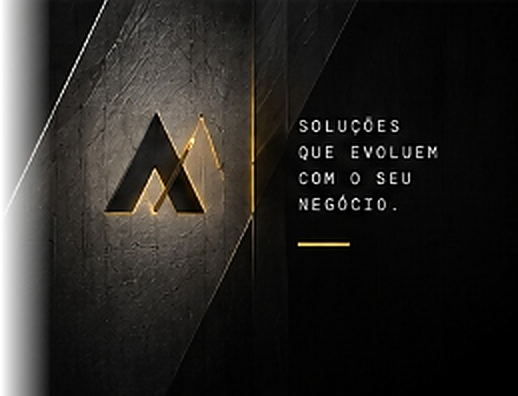 Monólito arquitetônico Avandra com iluminação dourada