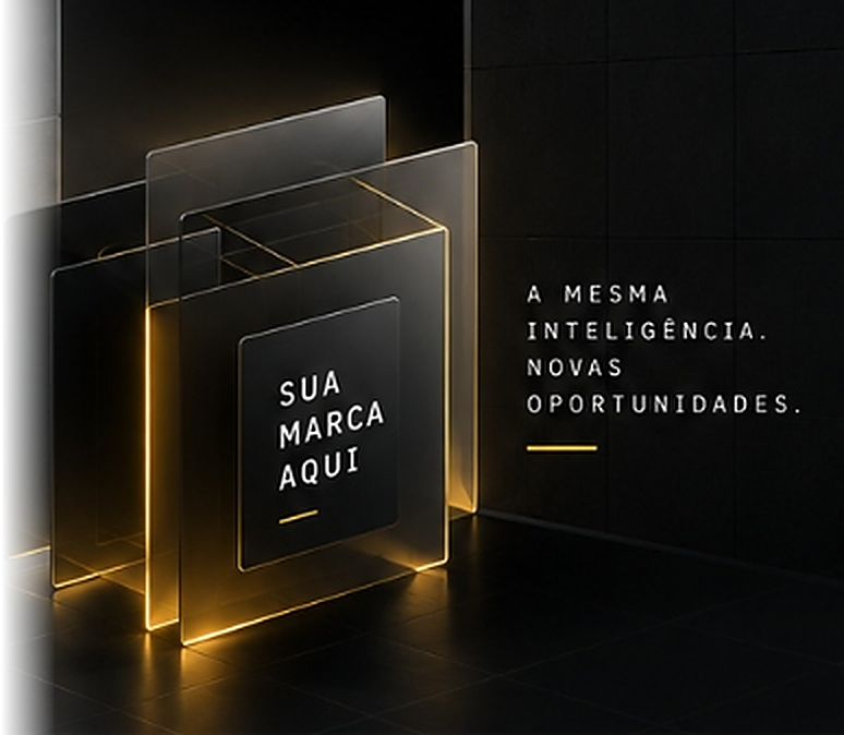 Composição de placas geométricas translúcidas tridimensionais com iluminação dourada e a inscrição Sua Marca Aqui